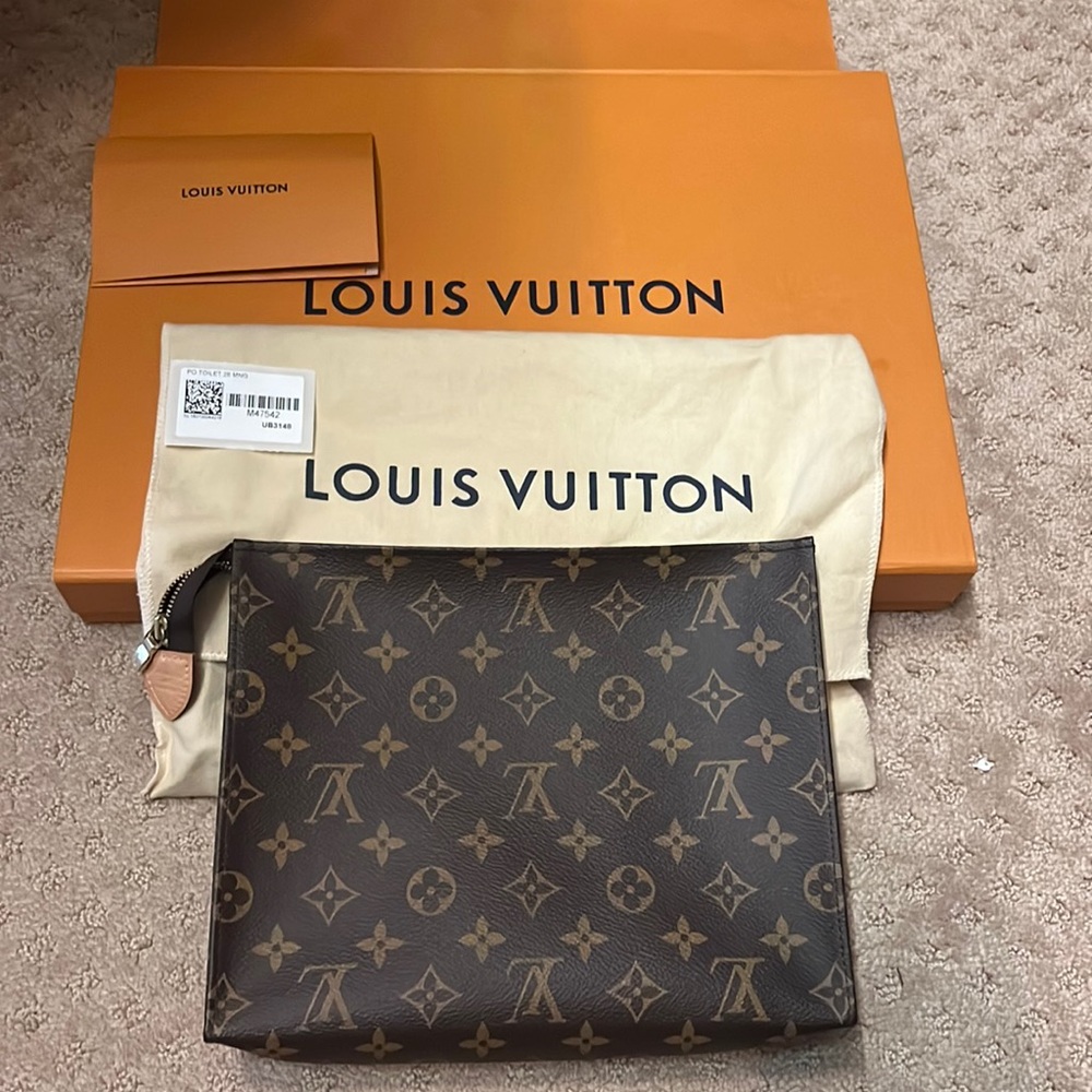 💯% Authentic Louis Vuitton Toiletry 26✨